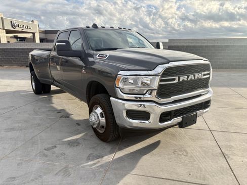 Used 2024 RAM 3500 Tradesman w/ Chrome Appearance Group image 7