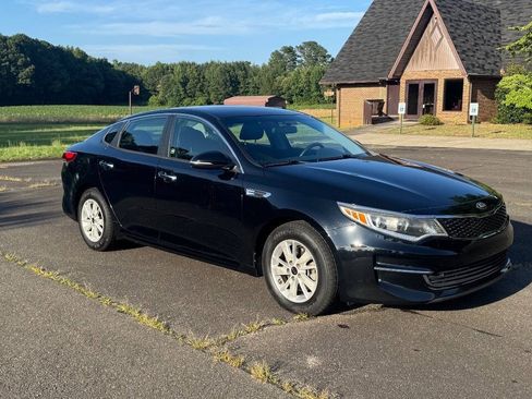 Used 2016 Kia Optima LX FWD image 2