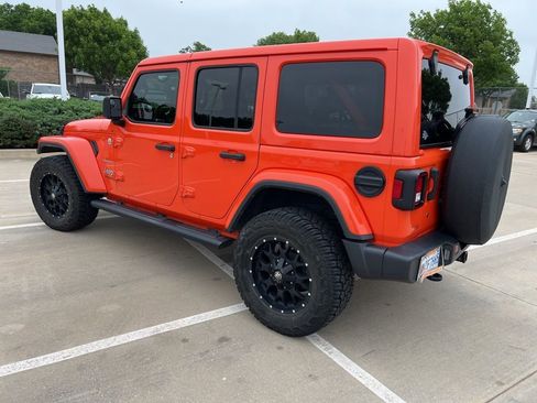 Used 2018 Jeep Wrangler Unlimited Sahara AWD/4WD image 3
