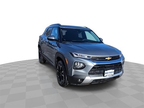 Used 2023 Chevrolet TrailBlazer LT w/ Convenience Package image 2