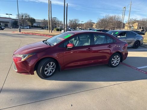 Used 2025 Toyota Corolla LE image 7