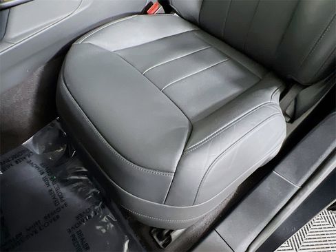 Used 2025 Land Rover Range Rover Sport SE image 20