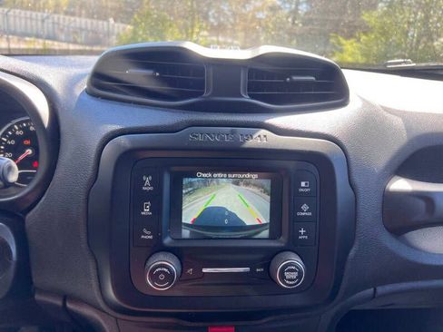 Used 2017 Jeep Renegade Latitude w/ Popular Equipment Group FWD image 17