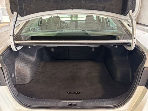 Used 2025 Nissan Altima 2.5 SV image 32