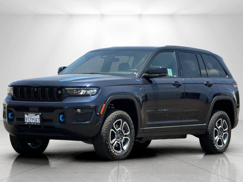 Used 2023 Jeep Grand Cherokee Trailhawk w/ Advanced Protech Group II AWD/4WD image 7