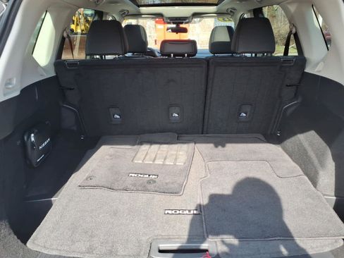 Used 2023 Nissan Rogue SV w/ SV Premium B Package image 21