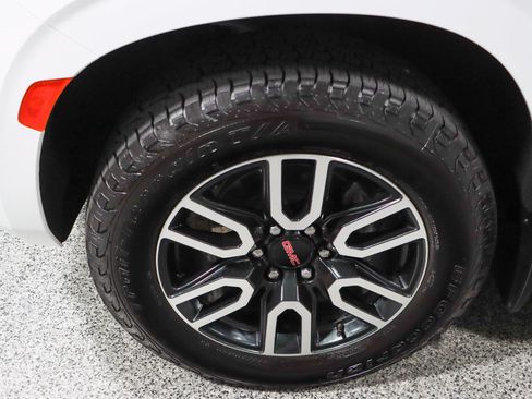 Used 2024 GMC Yukon AT4 AWD/4WD image 11
