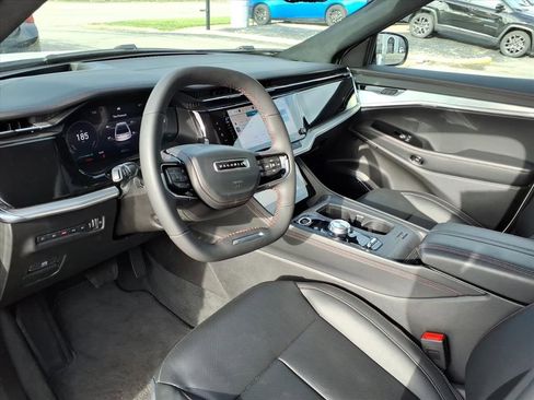 Used 2024 Jeep Wagoneer Launch Edition w/ Trailer Tow Group AWD/4WD image 8