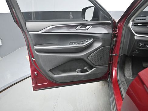 Used 2023 Jeep Grand Cherokee L Laredo image 12