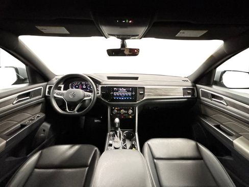 Used 2022 Volkswagen Atlas Cross Sport SE image 19