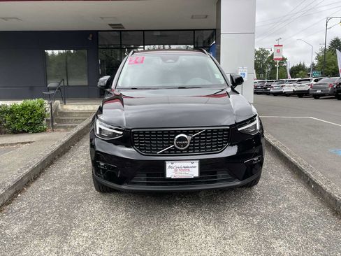 Used 2024 Volvo XC40 B5 Plus w/ Climate Package AWD/4WD image 2