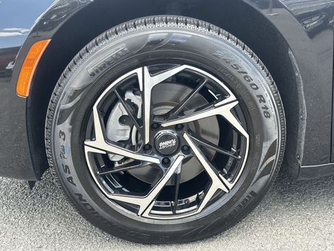 Used 2023 Chrysler Pacifica Limited w/ Uconnect Theater Family Group AWD/4WD image 20