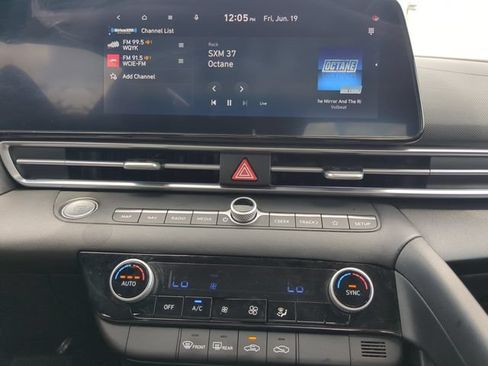 Used 2024 Hyundai Elantra SEL FWD image 22