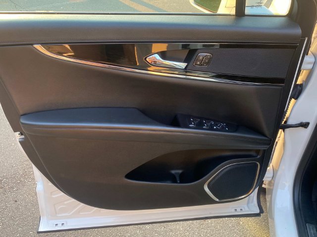 Certified 2023 Lincoln Nautilus Reserve FWD image 12