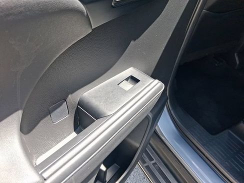 Used 2023 Toyota Highlander XLE FWD image 9