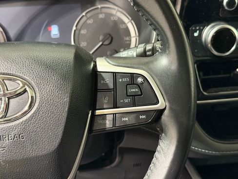 Used 2023 Toyota Highlander XLE AWD/4WD image 27