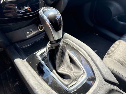 Used 2018 Nissan Rogue S AWD/4WD image 29