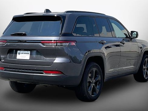 Used 2023 Jeep Grand Cherokee Altitude AWD/4WD image 8