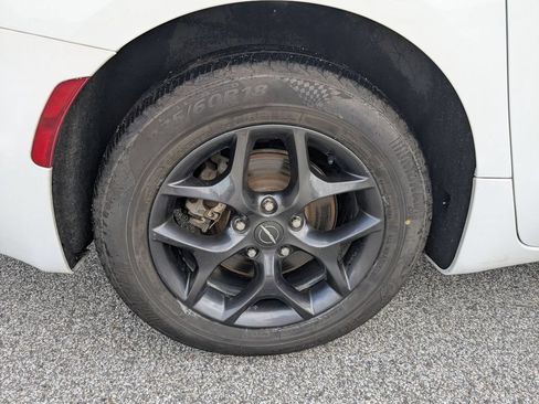 Used 2020 Chrysler Pacifica Touring-L Plus FWD image 24