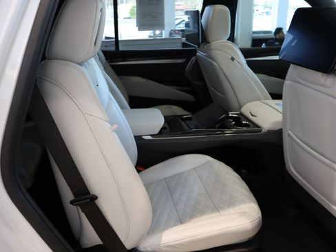Used 2025 Cadillac Escalade V image 41