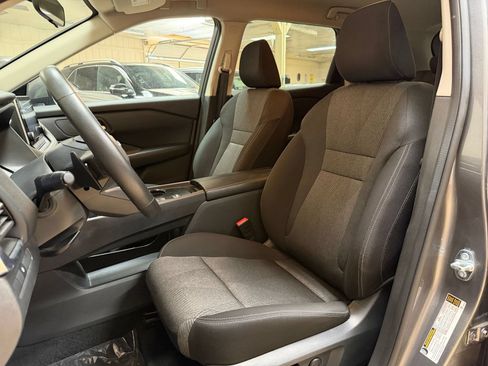 Used 2025 Nissan Rogue SV FWD image 38