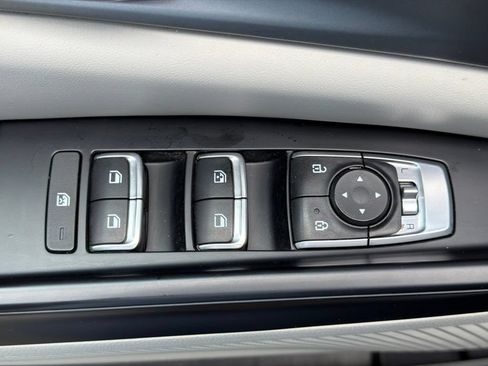 Used 2023 Kia Carnival LX FWD image 13