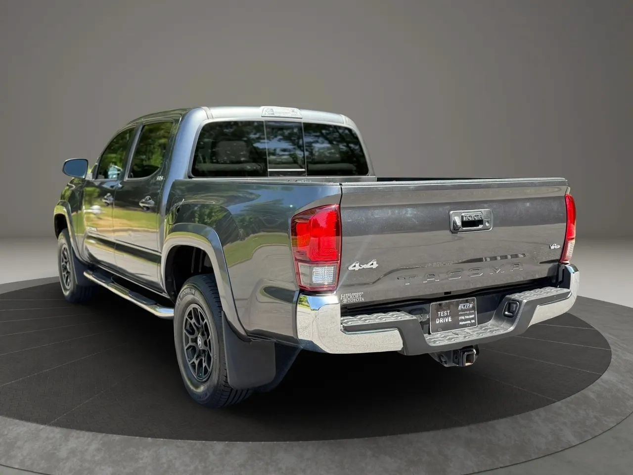 Used 2020 Toyota Tacoma SR5 AWD/4WD image 4