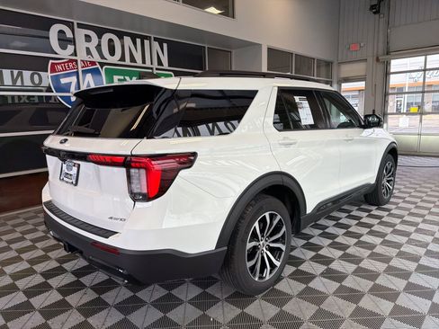 Used 2025 Ford Explorer ST-Line image 6