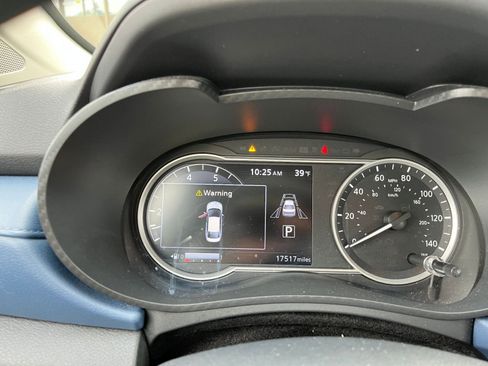 Used 2025 Nissan Versa SV image 10