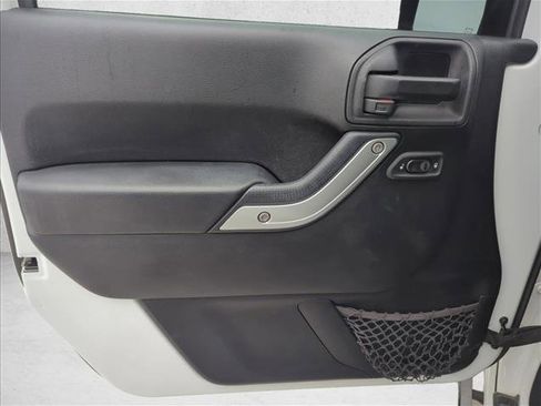 Used 2014 Jeep Wrangler Unlimited Sahara w/ Connectivity Group image 7