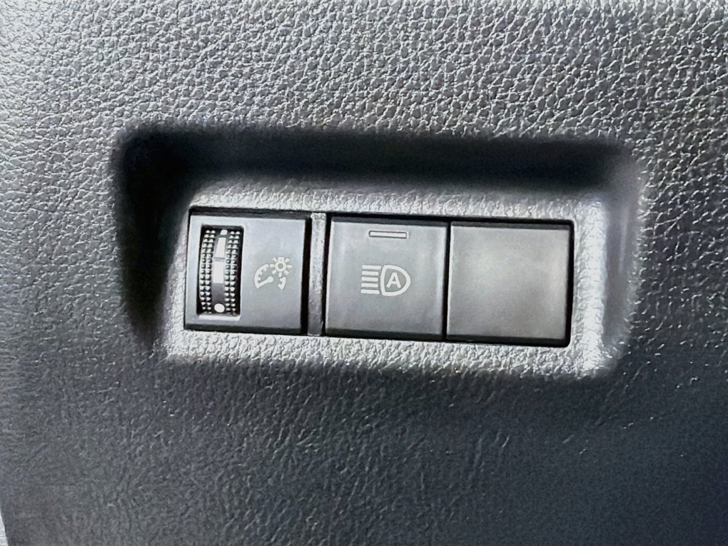 Used 2022 Toyota RAV4 XLE FWD image 15