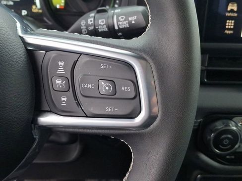 Used 2025 Jeep Wrangler Unlimited Sahara image 24