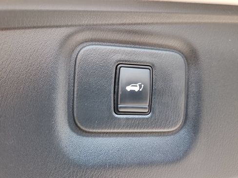Used 2020 Nissan Pathfinder SL AWD/4WD image 12