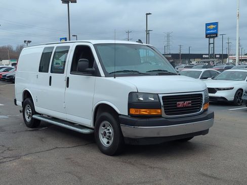 Used 2024 GMC Savana 2500 w/ Driver Convenience Package image 3