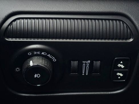 Used 2022 Jeep Grand Wagoneer Series III AWD/4WD image 37