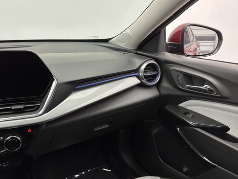 Used 2025 Chevrolet Trax LT FWD image 27