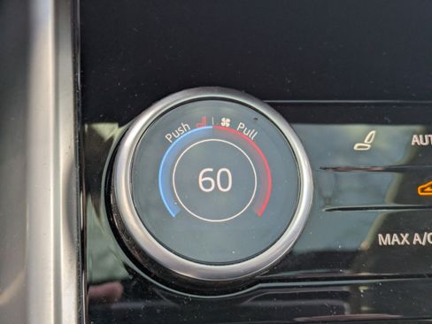 Used 2023 Land Rover Range Rover Long Wheelbase SE image 29