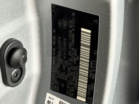 Used 2023 Toyota Highlander XLE FWD image 29