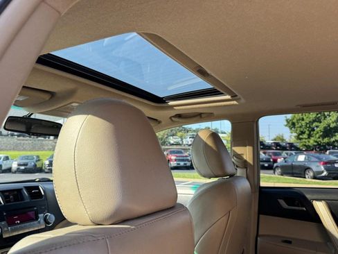 Used 2011 Toyota Highlander SE w/ Tow Pkg AWD/4WD image 11