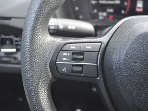 Used 2023 Honda Accord EX image 19