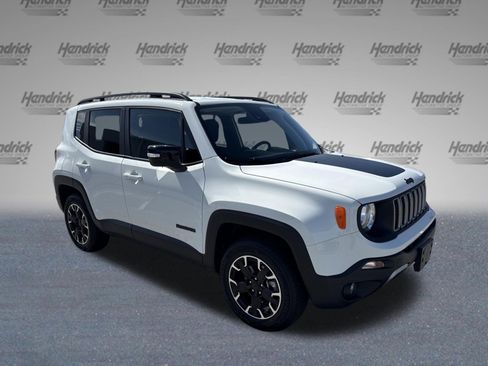 Used 2023 Jeep Renegade Latitude AWD/4WD image 2