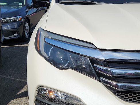 Used 2018 Honda Pilot Touring image 2