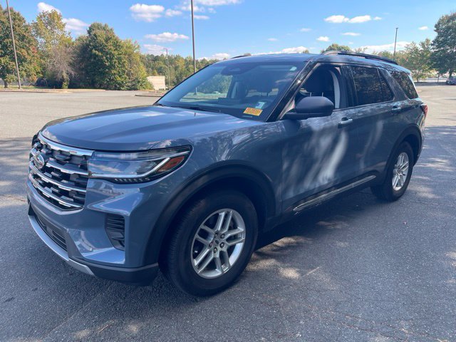 Used 2025 Ford Explorer Active RWD image 1