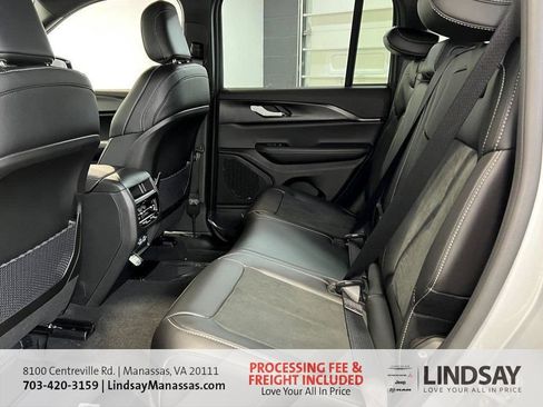 New 2025 Jeep Grand Cherokee Altitude AWD/4WD image 21