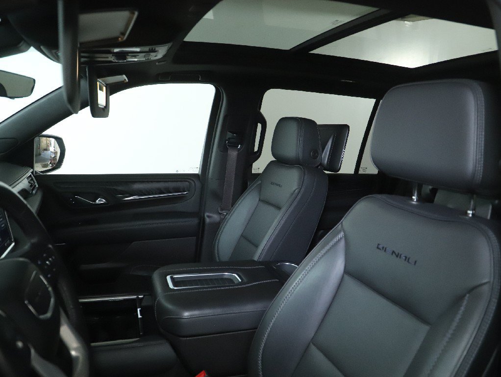 Used 2021 GMC Yukon XL Denali w/ Denali Ultimate Package AWD/4WD image 23