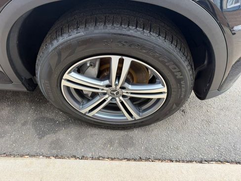 Used 2020 Mercedes-Benz GLC 300 4MATIC image 11