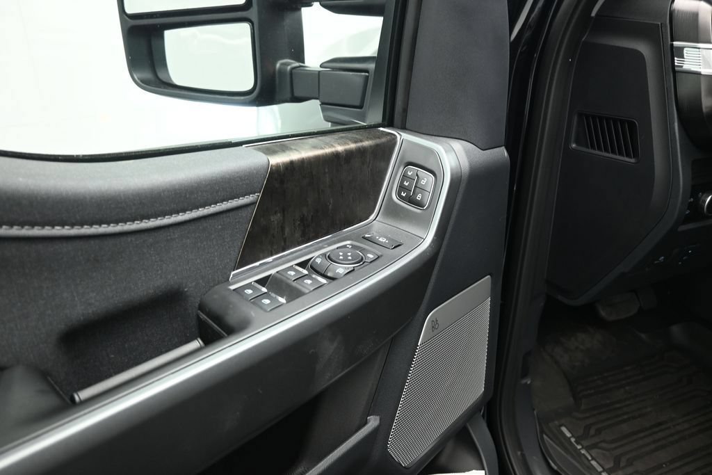 New 2026 Ford F250 Lariat w/ Black Appearance Package AWD/4WD image 9