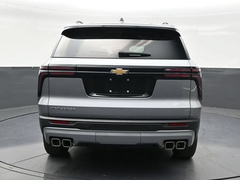 Used 2026 Chevrolet Traverse LT FWD image 4