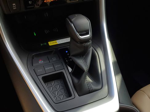 New 2025 Toyota RAV4 Limited image 30