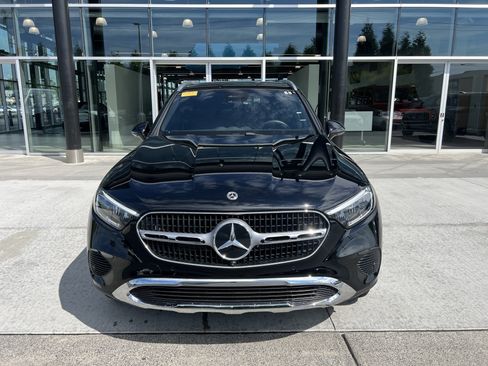 Used 2025 Mercedes-Benz GLC 300 4MATIC image 3